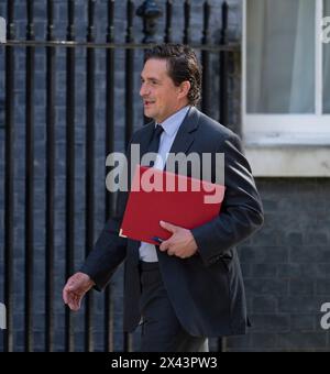 Downing Street, London, Großbritannien. April 2024 30. Johnny Mercer Abgeordneter, Minister für Veteranen in Downing Street für wöchentliche Kabinettssitzung. Quelle: Malcolm Park/Alamy Live News Stockfoto