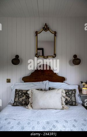 Vintage-Schlafzimmer in East Sussex Haus, Südostengland, Großbritannien Stockfoto