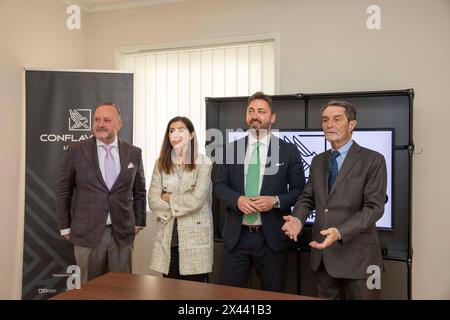 Il responsabile regionale di Conflavoro Giuseppe Ligotti, l'Assessore Alessia Cappello, il presidente di Conflavoro Roberto Capobianco e il presidente della Regione Lombardia Attilio Fontana all'inaugurazione della nuova sede di Conflavoro Lombardia - Milano - Italia - Sabato 13. April 2024 (Marco Cremonesi/LaPresse) der Regionalmanager von Conflavoro Ligotti Ligotti, Giusevoro Ligotti Ligotti die Stadträtin Alessia Cappello, der Präsident von Conflavoro Roberto Capobianco und der Präsident der Region Lombardei Attilio Fontana bei der Einweihung des neuen Hauptsitzes von Conflavoro Lombardia - Mailand - Italien Stockfoto