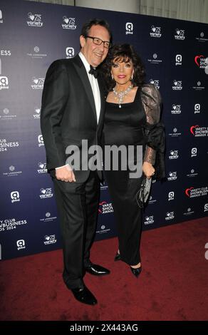 Percy Gibson und Dame Joan Collins bei den Variety Club Showbusiness Awards 2024, The Londoner Hotel, Leicester Square, am Sonntag, den 28. April 2024 in London, England, Großbritannien. CAP/CAN ©CAN/Capital Pictures Credit: Phil Loftus/Alamy Live News Stockfoto