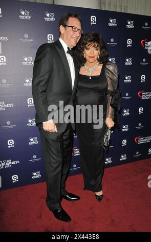 Percy Gibson und Dame Joan Collins bei den Variety Club Showbusiness Awards 2024, The Londoner Hotel, Leicester Square, am Sonntag, den 28. April 2024 in London, England, Großbritannien. CAP/CAN ©CAN/Capital Pictures Credit: Phil Loftus/Alamy Live News Stockfoto