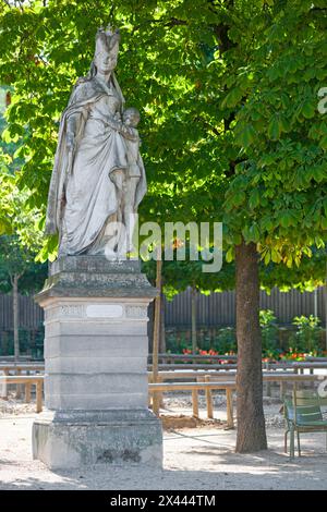 Margarete von Anjou, Königin von England und Königin von Frankreich (1429 bis 1482) im Jardin du Luxembourg in Paris. Diese Skulptur ist Teil einer Serie von Wi Stockfoto