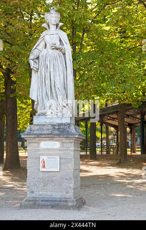 Statue von Mary Stuart, Königin der Schotten und Königin von Frankreich (1542 bis 1587) im Jardin du Luxembourg in Paris. Diese Skulptur ist Teil einer Serie von Wi Stockfoto