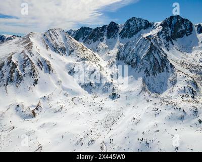 Extensive snow-covered mountain landscape with striking peaks, landscape near El Pas de la Casa, Encamp, Andorra, Pyrenees Stockfoto