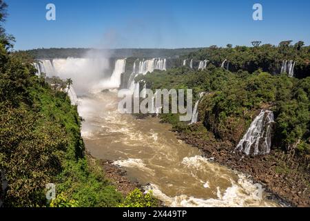 Iguazu Falls, Path of the Falls Trail, Foz do Iguacu, Brasilien Stockfoto