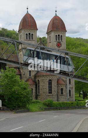 Bergbahn in Kuenzelsau, Talaecker, griechisch-orthodoxe Kirche der Heiligen Konstantin und Helena, orthodoxe Kirche, Standseilbahn Stockfoto