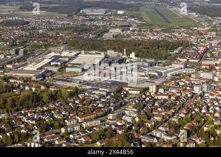 Industriegebiet mit den Firmen ZF Friedrichshafen, Zeppelin Systems, MTU, Rolls-Royce Solutions, Flughafen und Messe, Luftsicht Stockfoto