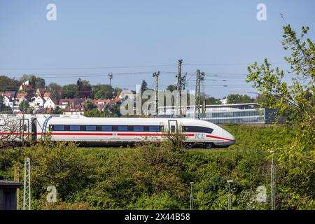 Deutsche Bahn AG InterCityExpress ICE-Strecken, Bahndamm- und Freileitungen, Infrastruktur, Stuttgart, Baden-Württemberg, Deutschland Stockfoto