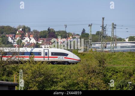 Deutsche Bahn AG InterCityExpress ICE-Strecken, Bahndamm- und Freileitungen, Infrastruktur, Stuttgart, Baden-Württemberg, Deutschland Stockfoto