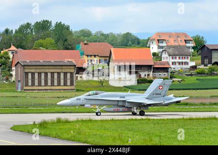 McDonnell Douglas FA 18C Hornet Jagdflugzeug der Schweizer Luftwaffe fuhr auf dem Militärflugplatz Payerne, Waadt Stockfoto