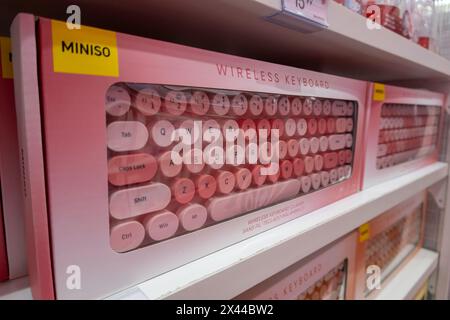 Miniso ist ein weltweit tätiger Lifestyle-Einzelhändler mit einem Geschäft am Times Square, 2024, New York City, USA Stockfoto