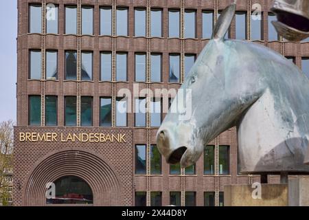 Neptunbrunnen des Bildhauers Waldemar Otto und der Bremer Landesbank am Domshof in Bremen, Hansestadt Bremen Stockfoto