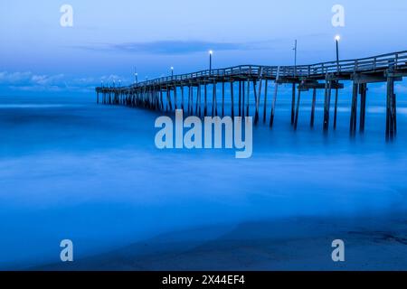 USA, North Carolina, Avon. Atlantik am Avon Fishing Pier Stockfoto