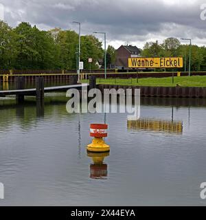 Quellwasser der Schleuse Wanne-Eickel, neue Schleuse Süd, Rhein-Herne-Kanal, Herne, Nordrhein-Westfalen, Ruhrgebiet, Deutschland Stockfoto