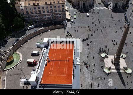 Roma, Italien. April 2024 30. Der Tennisplatz, der in Rom auf der Piazza del Popolo für die Internazionali BNL d’Italia 2024 eingerichtet wurde. Italien - Dienstag, 30. April 2024 - Sport Tennis ( Foto: Alfredo Falcone/LaPresse ) Credit: LaPresse/Alamy Live News Stockfoto