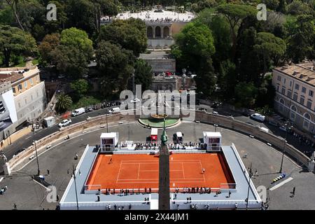 Roma, Italien. April 2024 30. Der Tennisplatz, der in Rom auf der Piazza del Popolo für die Internazionali BNL d’Italia 2024 eingerichtet wurde. Italien - Dienstag, 30. April 2024 - Sport Tennis ( Foto: Alfredo Falcone/LaPresse ) Credit: LaPresse/Alamy Live News Stockfoto