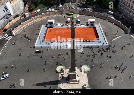 Roma, Italien. April 2024 30. Der Tennisplatz, der in Rom auf der Piazza del Popolo für die Internazionali BNL d’Italia 2024 eingerichtet wurde. Italien - Dienstag, 30. April 2024 - Sport Tennis ( Foto: Alfredo Falcone/LaPresse ) Credit: LaPresse/Alamy Live News Stockfoto