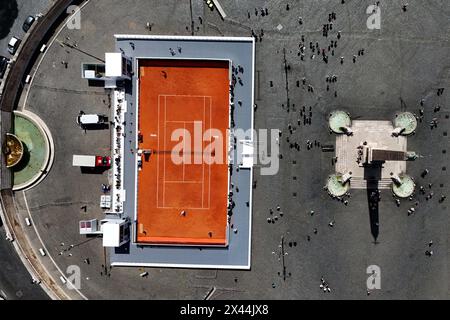 Roma, Italien. April 2024 30. Der Tennisplatz, der in Rom auf der Piazza del Popolo für die Internazionali BNL d’Italia 2024 eingerichtet wurde. Italien - Dienstag, 30. April 2024 - Sport Tennis ( Foto: Alfredo Falcone/LaPresse ) Credit: LaPresse/Alamy Live News Stockfoto