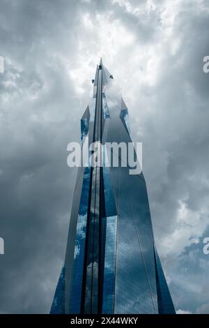 Der majestätische Aufstieg von Merdeka 118 in den Himmel von Kuala Lumpur in Malaysia Stockfoto