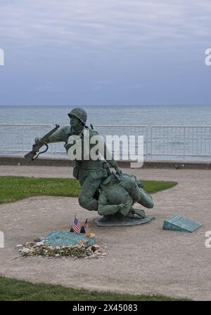 Vierville-sur-Mer, Frankreich - 24. April 2024: Omaha Beach D-Day. Die Landung der Normandie während des Zweiten Weltkriegs. Bewölkter Frühlingstag. Selektiver Fokus Stockfoto