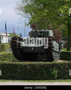 Bayeux, Frankreich - 28. April 2024: Mark VII Krokodiltank mit Flammenwerfer. Eine Churchill-Panzervariante während des Zweiten Weltkriegs. Selektiver Fokus Stockfoto