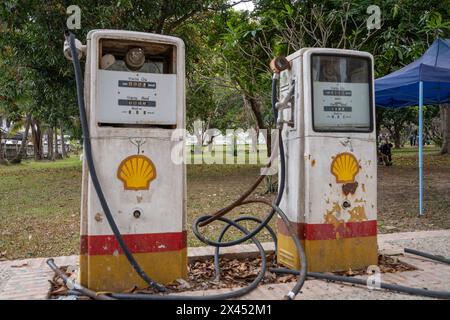 Eine Benzin- oder Dieselpumpe von Luang Prabang in Laos Asien Stockfoto
