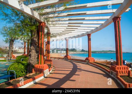 Aussichtspunkt über Sardinero Strand. Piquio Gärten, Santander, Spanien. Stockfoto