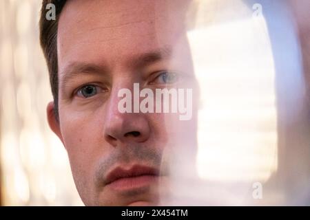 Porträt von Francois-Xavier Bellamy, Mitglied des Europäischen Parlaments und Parteivorsitzender von Les Republicains bei der Europawahl, bei einer Wahlveranstaltung Stockfoto