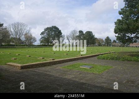 Lesneven, Frankreich - 7. April 2024: Dieser Kriegsfriedhof in Ploudaniel-Lesneven beherbergt die Gräber von über 5831 Soldaten, die während der Zweiten Welt getötet wurden Stockfoto