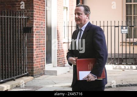 Downing Street, Westminster, Großbritannien. April 2024 30. David Cameron, Minister für auswärtige Angelegenheiten, Commonwealth- und Entwicklungsfragen. Minister der Sunak-Regierung nehmen an der wöchentlichen Kabinettssitzung in der Downing Street 10 in Westminster, London, England, Teil. Quelle: Imageplotter/Alamy Live News Stockfoto