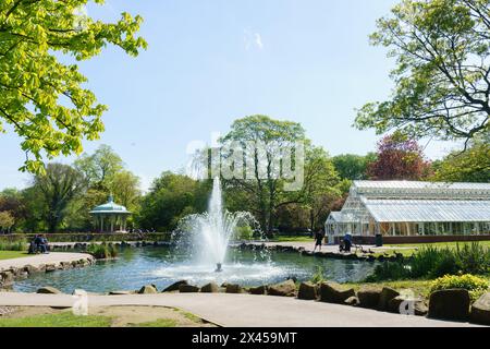 Pearson Park in der Avenues Area, in Hull, East Yorkshire, Großbritannien, zeigt das neue Gewächshaus. Stockfoto