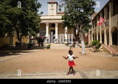 Goree, Senegal. April 2024. © Nicolas Remene/Le Pictorium/MAXPPP - Goree 23/04/2024 Nicolas Remene/Le Pictorium - 23/04/2024 - Senegal/Dakar/Goree - Eglise de Goree au Senegal, le 23. april 2024. - Valeurs ACtuelles out, no jdd, jdd out, RUSSIA OUT, NO RUSSIA OUT #norussia/23/04/2024 - Senegal/Dakar/Goree Island - Goree Church, Senegal, 23. April 2024. Quelle: MAXPPP/Alamy Live News Stockfoto