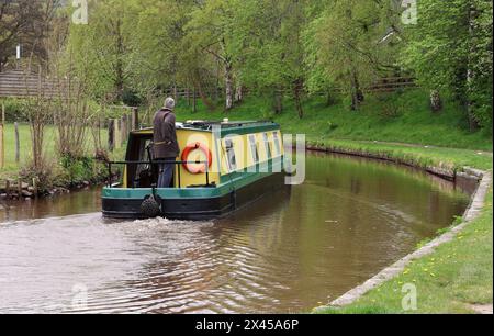 Schmalboote auf dem Monmouth and Brecon Canal in den Brecon Beacons in Südwales Stockfoto