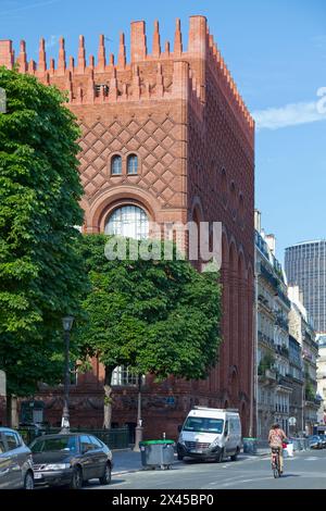 Paris, Frankreich - 7. Juli 2017: Das Institut d’Art et d’archéologie (Institut für Kunst und Archäologie), auch Centre Michelet genannt, ist ein Gebäude in der Stadt Stockfoto