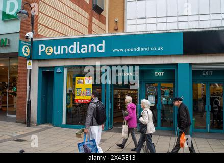 Uxbridge, Großbritannien. April 2024. Ein Poundland-Geschäft in Uxbridge im Londoner Stadtteil Hillingdon. Kredit: Maureen McLean/Alamy Stockfoto