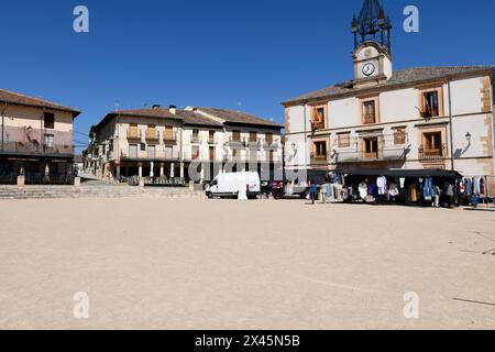 Riaza, Hauptplatz mit Rathaus. Provinz Segovia, Castilla y Leon, Spanien. Stockfoto