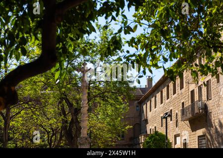 Innenhof des Hospital de la Santa Creu mit den Jardins de Rubio i Lluch i El Raval, Barcelona, Spanien Barcelona Katalonien Spanien *** Innenhof Stockfoto