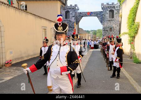 Le Dorat, Frankreich. Soldaten der napoleonischen Garde während der Septennial-Ästensionen von Dorat, die die Reliquien des Heiligen Israel und des Heiligen Theo feiern Stockfoto