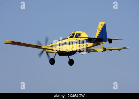 Ein Lufttraktor AT-802, der sich dem Flughafen Lanzarote Arrecife nähert Stockfoto