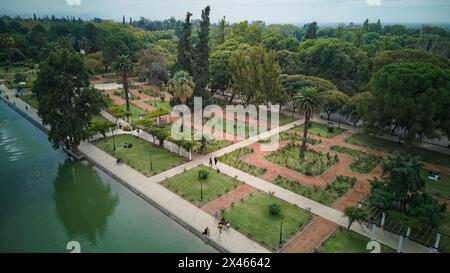 Garten am See von Park San Martin, in Mendoza, Argentinien. Luftaufnahme. Stockfoto