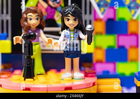 Lemberg, Ukraine - 29. April 2024: Lego Friends Karaoke Music Party Stockfoto