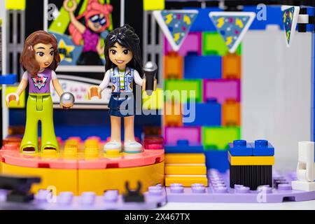 Lemberg, Ukraine - 29. April 2024: Lego Friends Karaoke Music Party Stockfoto