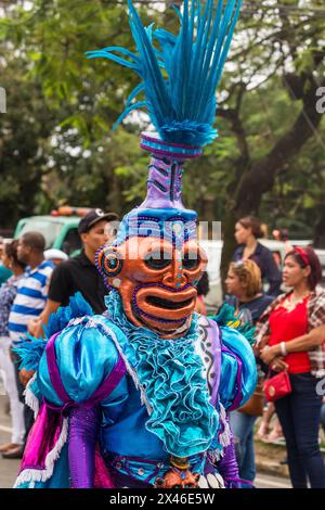 Los Taimascaros von Puerto Plata bei der Karnevalsparade La Vega in der Dominikanischen Republik. Die erste dokumentierte Karnevalsfeier in dem, was jetzt ist Stockfoto