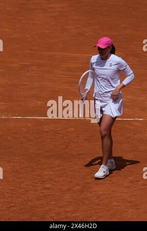 Madrid, Spanien. April 2024 30. IgA Swiatek aus Polen gegen Haddad während ihres Viertelfinalspiels der Frauen am 8. Tag der Mutua Madrid Open am 30. April 2024 in Madrid (Foto: Oscar Gonzalez/SIPA USA) Credit: SIPA USA/Alamy Live News Stockfoto