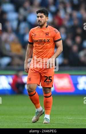 Massimo Luongo (25 Ipswich Town) während des Sky Bet Championship Matches zwischen Coventry City und Ipswich Town in der Coventry Building Society Arena, Coventry am Dienstag, den 30. April 2024. (Foto: Kevin Hodgson | MI News) Credit: MI News & Sport /Alamy Live News Stockfoto