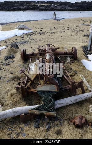 Ein alter Traktor in der Nähe des Malariff Leuchtturms in Island Stockfoto