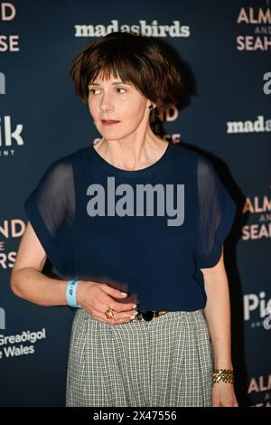 LONDON, ENGLAND – APRIL 30: Louise Brealey nimmt am 30. April 2024 an der britischen Premiere von The Almond and the Seahorse im Vue West End Teil. Stockfoto