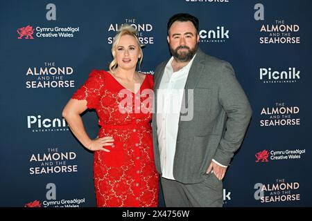 LONDON, ENGLAND – APRIL 30: Rebell Wilson und Celyn Jones nehmen am 30. April 2024 an der britischen Premiere von The Almond and the Seahorse im Vue West End Teil. Stockfoto