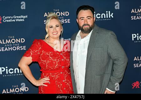 LONDON, ENGLAND – APRIL 30: Rebell Wilson und Celyn Jones nehmen am 30. April 2024 an der britischen Premiere von The Almond and the Seahorse im Vue West End Teil. Stockfoto