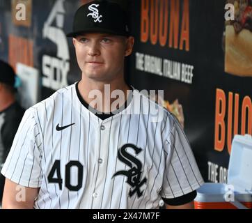 Chicago, Usa. April 2024 30. Michael Soroka #40 von den Chicago White Sox, die in einem Major League Baseball Matchup mit den Minnesota Twins im garantierten Rate Field im Dugout zu sehen war. Finale; Minnesota Twins 6: 5 Chicago White Sox. (Foto: Kyle Mazza/SOPA Images/SIPA USA) Credit: SIPA USA/Alamy Live News Stockfoto